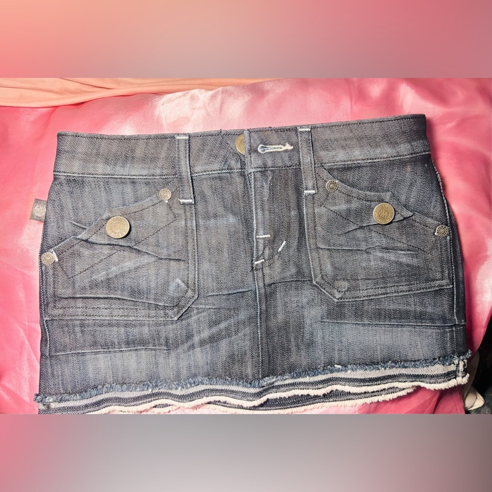 ROCK AND REPUBLIC SIGNATURE DENIM SKIRT